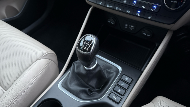 Hyundai Tucson 2.0 CRDi Blue Drive Premium 5dr 2WD Diesel Estate